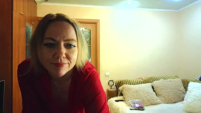 YourQueenX online show from April 2026 05:03:01 AM