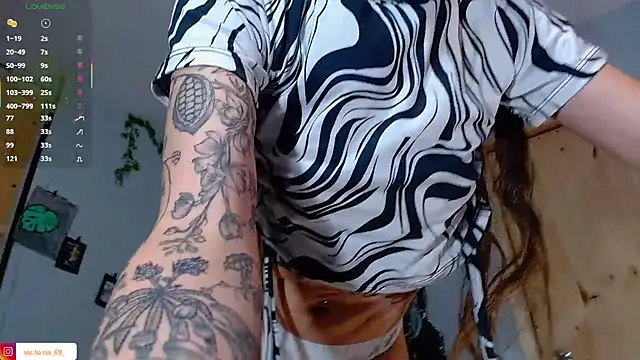 VickyJackson  online show from October 2025 05:58:01 PM