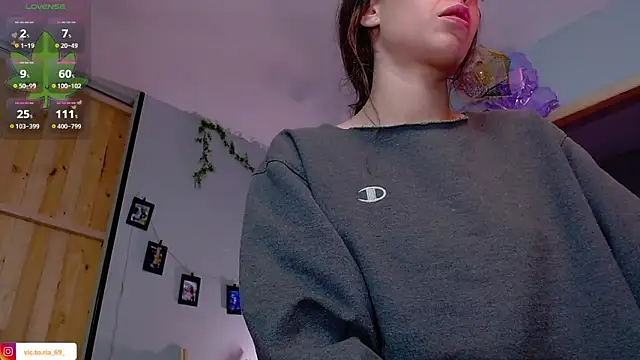 Snapshot of VickyJackson_ chatting on December 2025 05:18:01 PM VickyJackson online show from December 2025 05:18:01 PM