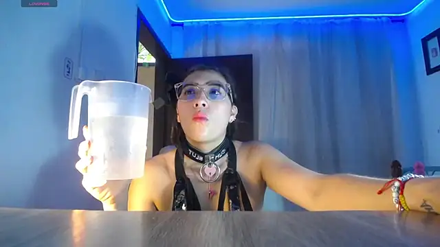 DaMikaela  online show from November 2025 06:45:01 PM