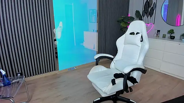 Snapshot of SeraVonDee chatting on December 2024 02:48:02 AM SeraVonDee online show from December 2024 02:48:02 AM