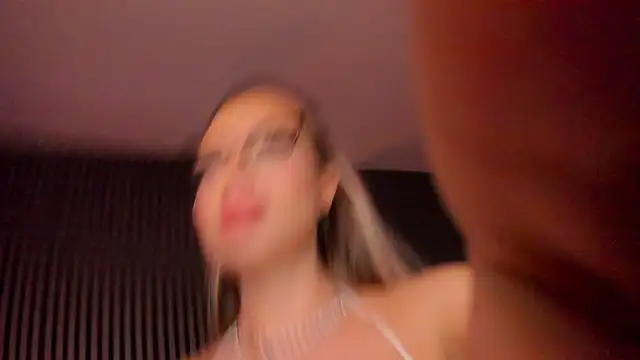 Snapshot of SeraVonDee chatting on December 2024 12:44:01 AM SeraVonDee online show from December 2024 12:44:01 AM