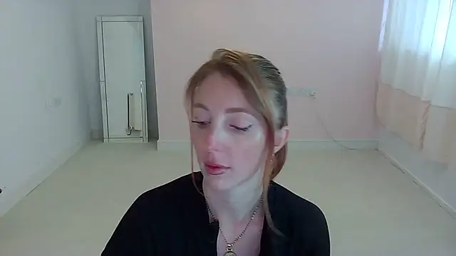 Snapshot of Red_firesquirt chatting on June 2026 02:07:02 PM Red firesquirt online show from June 2026 02:07:02 PM