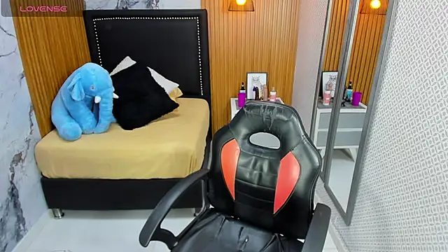 LORENADAVIES online show from November 2025 12:42:01 PM