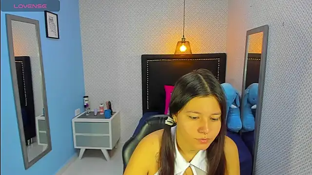 LORENADAVIES online show from January 2025 12:27:01 PM