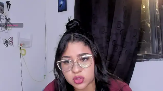 Snapshot of Yelly chatting on June 2026 02:44:02 AM Yelly online show from June 2026 02:44:02 AM