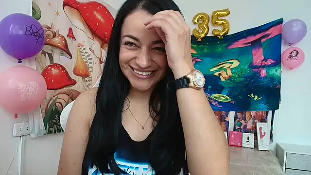 LovelyAzucena online show from May 2026 02:44:01 PM