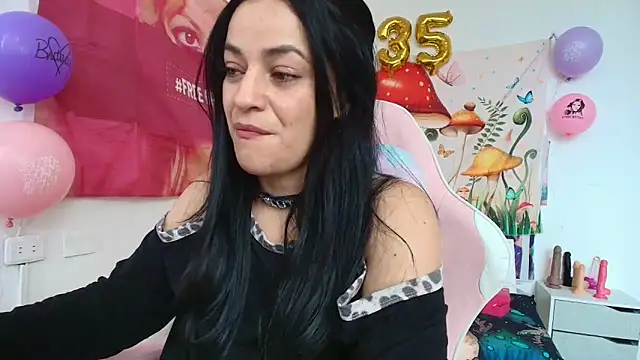 LovelyAzucena online show from May 2026 03:05:01 PM