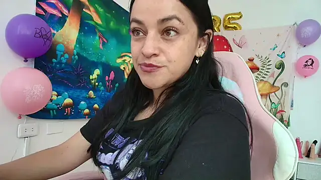 LovelyAzucena online show from May 2026 02:31:02 PM