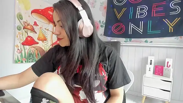 Snapshot of LovelyAzucena chatting on October 2025 02:50:01 PM LovelyAzucena online show from October 2025 02:50:01 PM