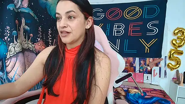 LovelyAzucena online show from June 2026 02:26:01 PM