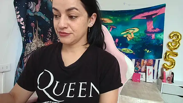 LovelyAzucena online show from May 2026 02:49:02 PM