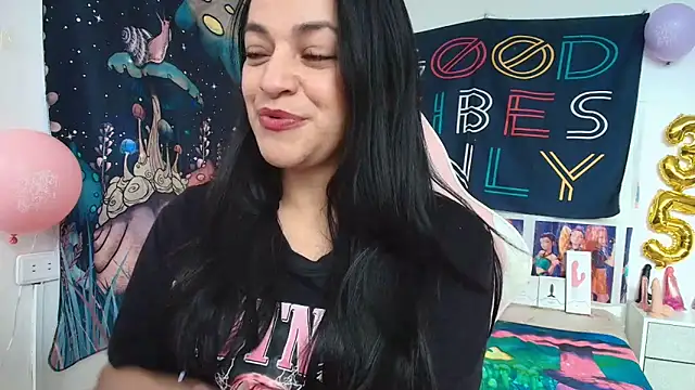 LovelyAzucena online show from May 2026 02:37:02 PM