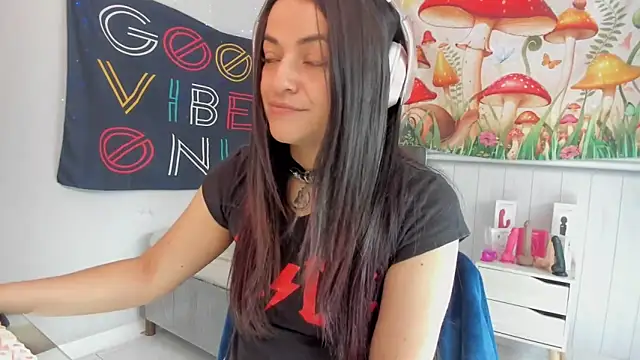 Snapshot of LovelyAzucena chatting on November 2025 02:45:02 PM LovelyAzucena online show from November 2025 02:45:02 PM