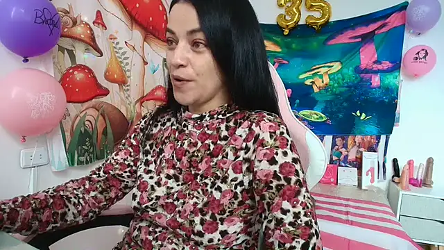LovelyAzucena online show from May 2026 03:48:02 PM