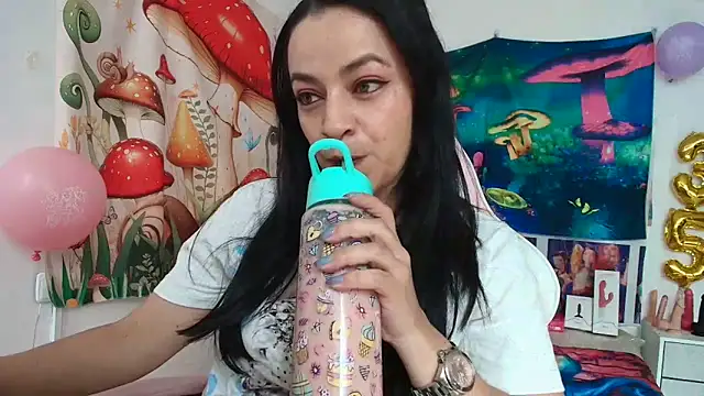 LovelyAzucena online show from May 2026 01:52:02 PM