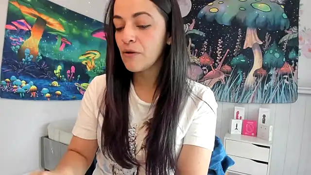 LovelyAzucena online show from October 2025 02:14:02 PM