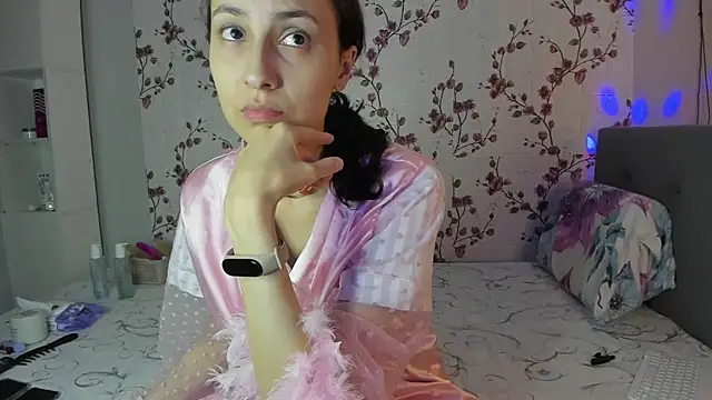 Snapshot of Alisagold90 chatting on September 2025 07:25:01 AM Alisagold90 online show from September 2025 07:25:01 AM