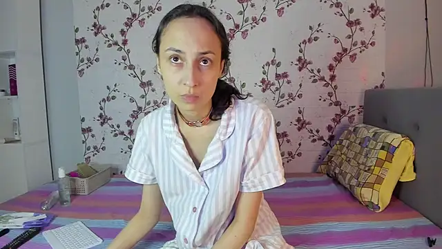 Snapshot of Alisagold90 chatting on September 2025 01:28:02 PM Alisagold90 online show from September 2025 01:28:02 PM