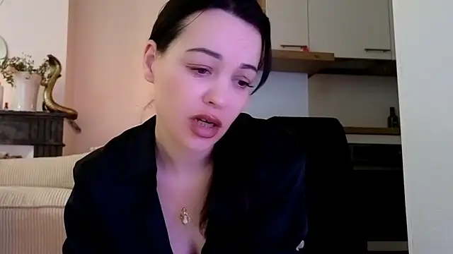 Lilie romeo online show from February 2025 03:36:02 PM