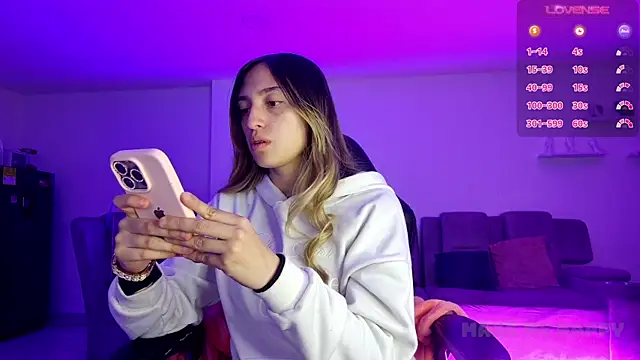 Snapshot of TiffanyBela chatting on October 2025 11:38:02 PM TiffanyBela online show from October 2025 11:38:02 PM