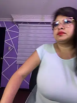 MiiaaJoness online show from May 2026 04:49:02 AM
