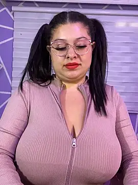 MiiaaJoness online show from May 2026 04:32:01 PM