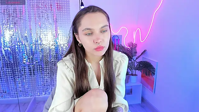 ChloeSunny online show from June 2026 02:01:01 PM