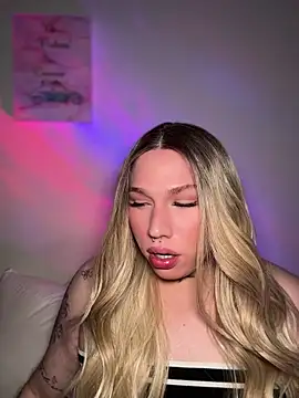 IsabellaFigueredo   online show from May 2026 07:04:02 AM