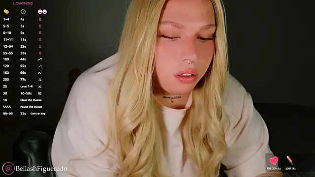 IsabellaFigueredo   online show from December 2025 04:55:02 PM