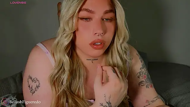 IsabellaFigueredo   online show from December 2025 07:52:02 PM