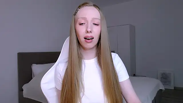 Luna insniity online show from February 2026 08:28:01 PM