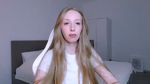 Luna insniity online show from February 2026 09:45:01 PM