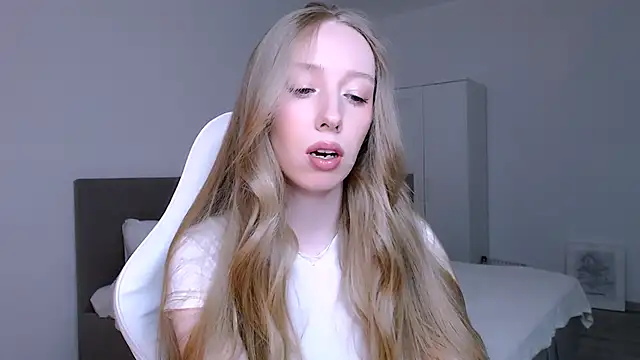 Luna insniity online show from February 2026 08:51:01 PM