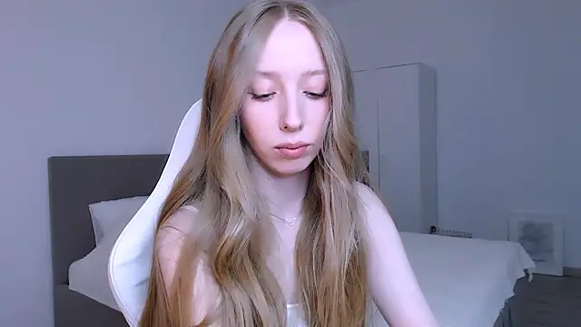 Luna insniity online show from February 2026 09:15:01 PM