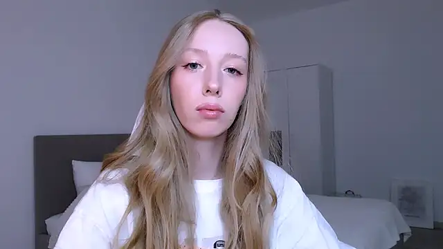 Luna insniity online show from March 2026 09:20:02 PM