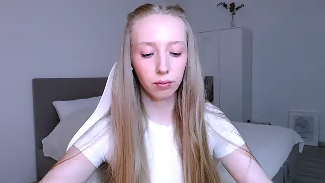 Luna insniity online show from January 2026 08:04:02 PM