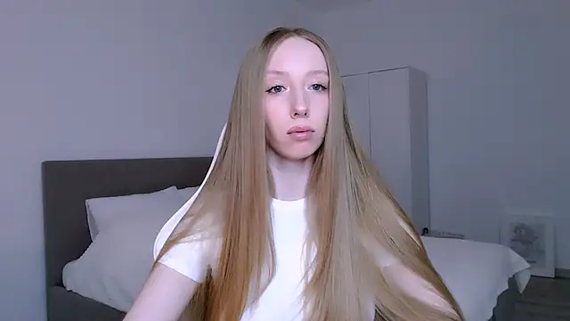 Luna insniity online show from February 2026 09:01:01 PM