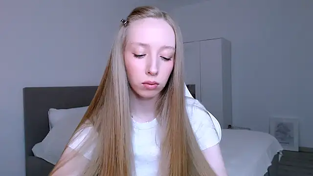 Luna insniity online show from February 2026 08:52:01 PM