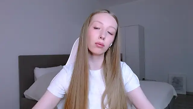 Luna insniity online show from February 2026 08:17:02 PM