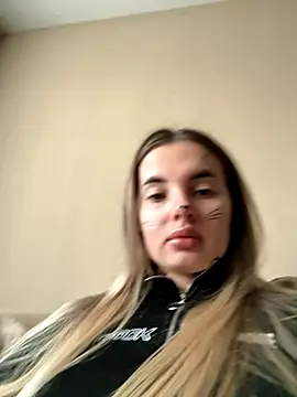 Donna Evans online show from October 2025 02:41:02 AM