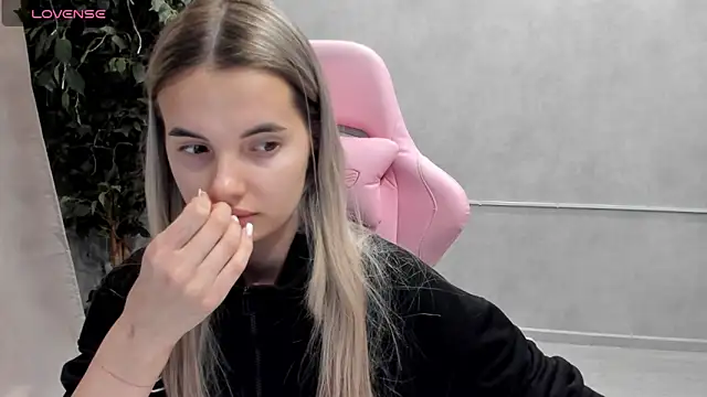 Donna Evans online show from March 2025 01:34:01 PM