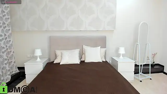 Donna Evans online show from September 2025 12:00:02 AM