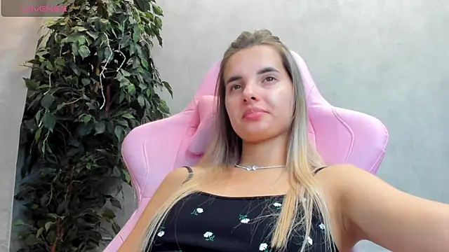 Donna Evans online show from March 2025 04:39:02 PM