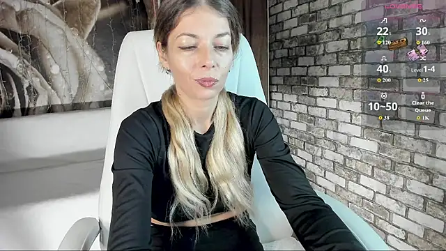 Eva Melow online show from November 2025 12:21:02 PM