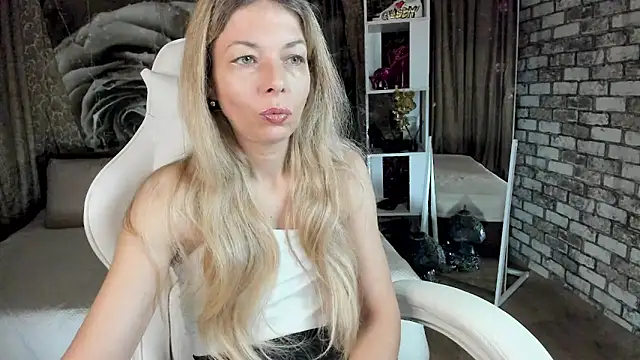 Eva Melow online show from April 2026 12:39:02 PM