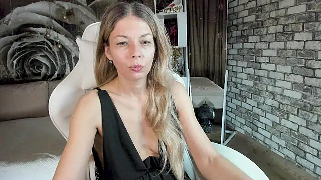 Eva Melow online show from April 2026 12:32:02 PM