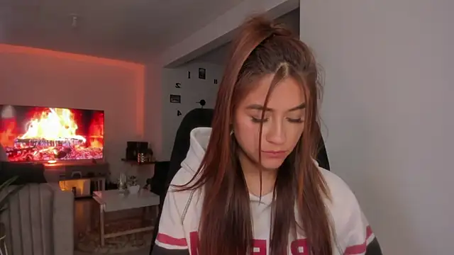 Snapshot of aliss_ev chatting on February 2025 10:30:02 PM aliss ev online show from February 2025 10:30:02 PM