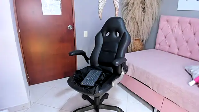 Anahi falcon online show from February 2026 07:36:02 PM