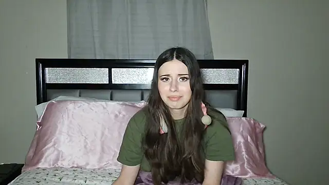 Snapshot of alisonfields chatting on June 2026 02:08:01 AM alisonfields online show from June 2026 02:08:01 AM